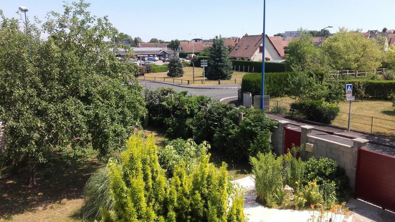 Du Jardin Fleuri Alojamento de Acomodação e Pequeno-almoço 3*