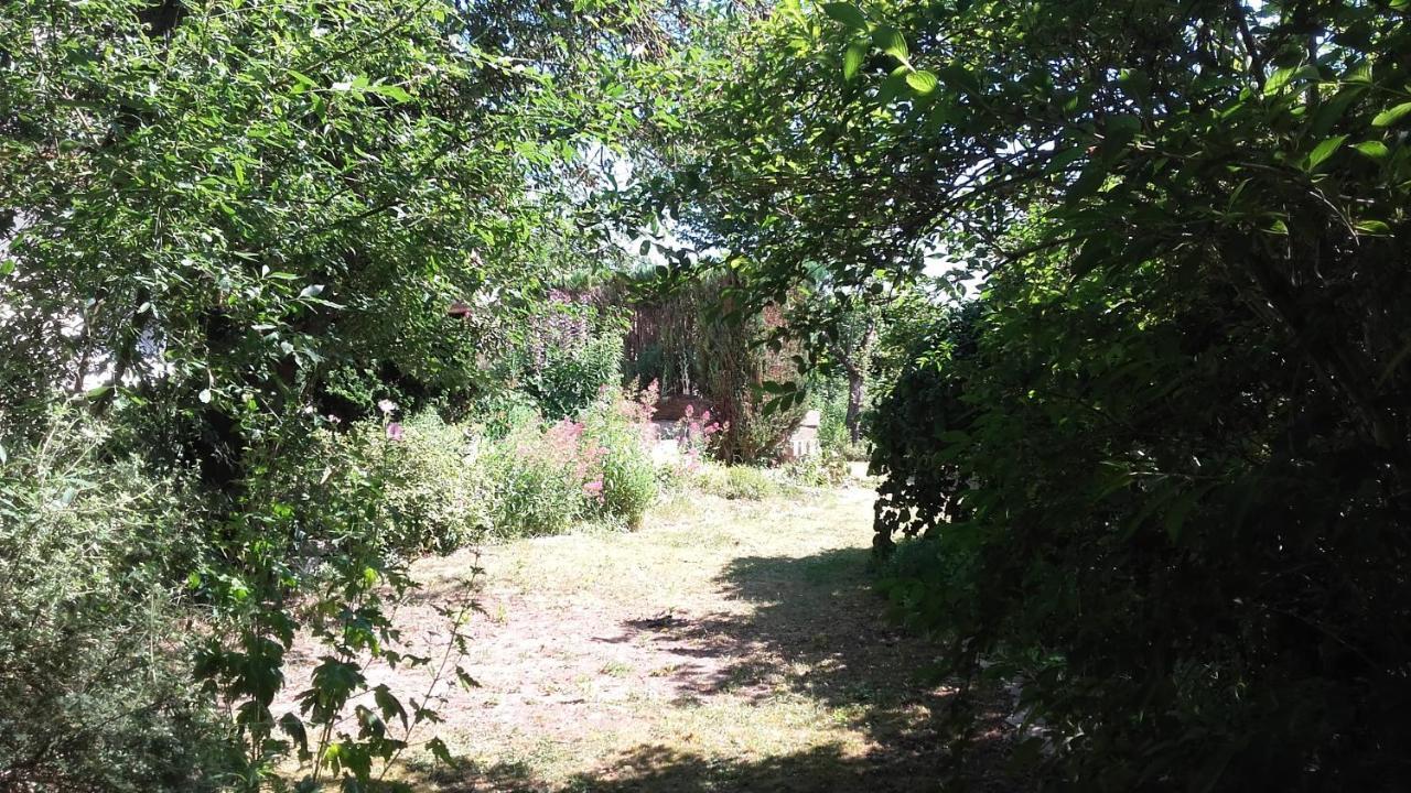 Du Jardin Fleuri Bed & Breakfast Saint-Aubin-lès-Elbeuf